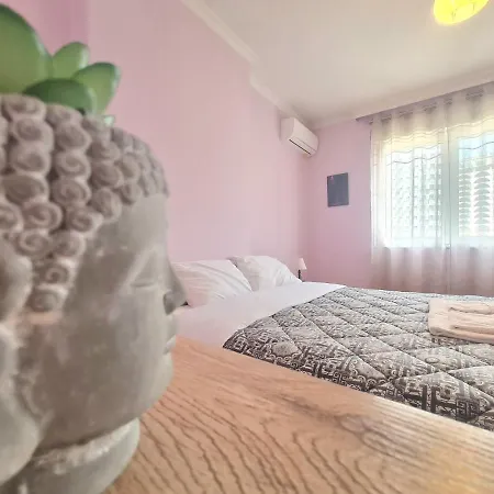 Sandra's In Center * טיראנה