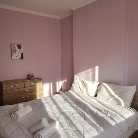 בית אירוח Sandra's In Center טיראנה