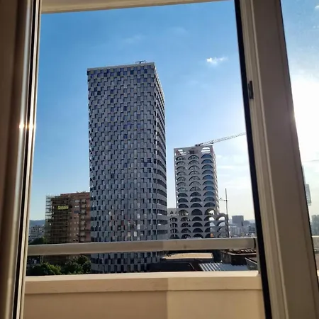 Sandra's In Center בית אירוח טיראנה