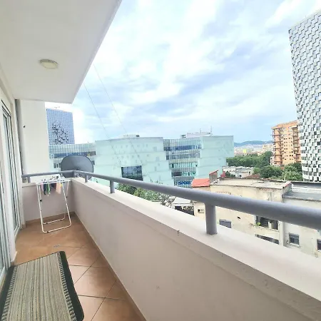 Sandra's In Center Τίρανα